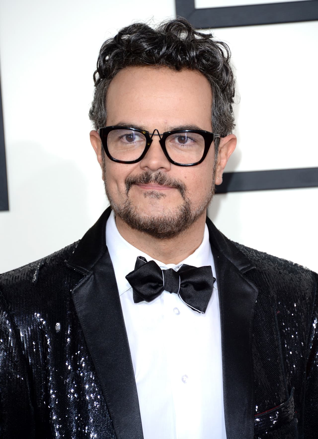 <b><a href="https://www.univision.com/miami/wrto/trap-news-aleks-syntek-vuelve-a-recaer-en-su-adiccion-de-odiar-al-reggaeton-video" target="_blank">Aleks Syntek</a></b> generó gran polémica al ofrecer unas declaraciones en las que decía que “el reggaetón viene de los simios” y como era de esperarse, los principales artistas urbanos le respondieron pidiendo respeto.