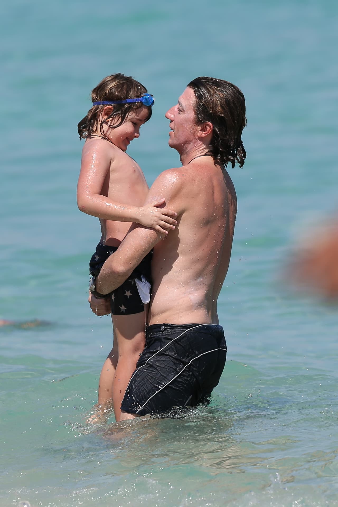 Colate no reveló exactamente a dónde desea viajar la cantante mexicana con su primogénito.
<br>