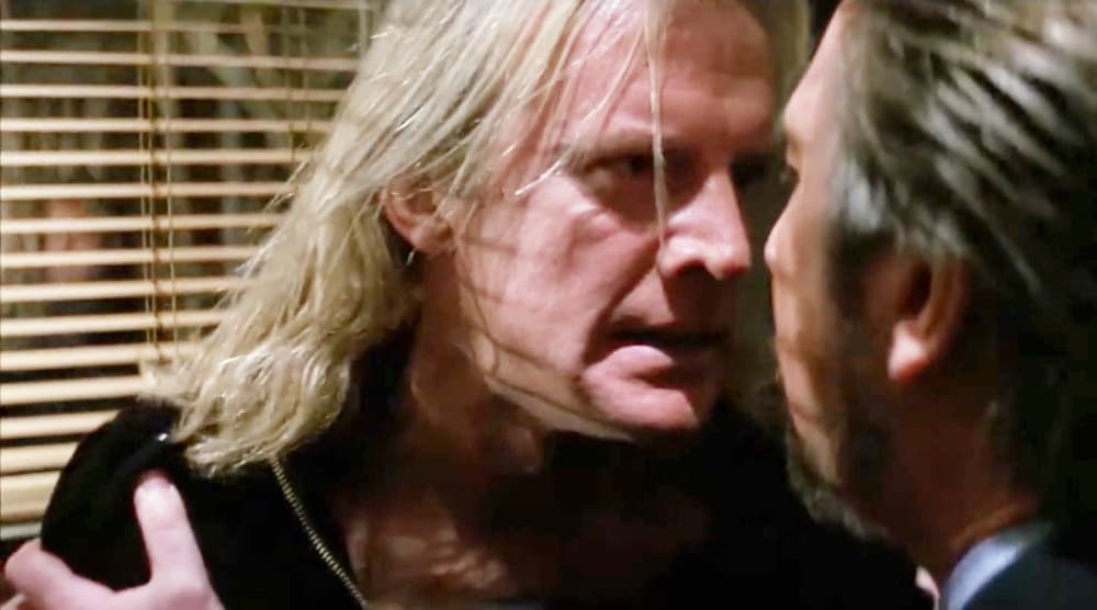 <b>Alexander Godunov</b>
<br>El imponente y vengativo secuaz de Hans Gruber, Karl Vreski, fue llevado a la gran pantalla por el actor y bailarín de ballet ruso Alexander Godunov, quien ya había tenido éxito en Witness (1985) junto a Harrison Ford.
<br>