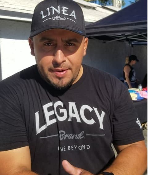 Pero la discordia se agudizó cuando a inicios de este año Chiquis acusó a su tía de no ser "honesta" ante un supuesto robo en una de las compañías y a su tío de exigir un pago de 
<b>300 mil dólares por su trabajo. </b>
<br>