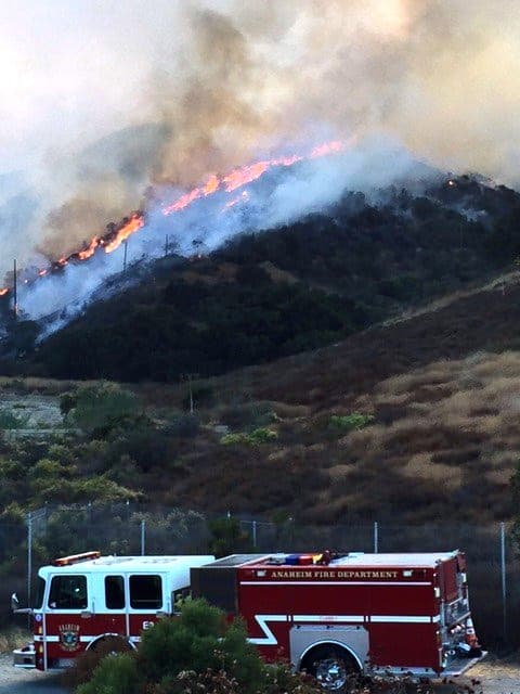 Caltrans informó que el cierre de dos carriles de la autopista 91 provocó filas de 7 millas de embotellamiento.