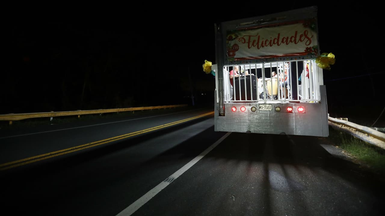 Cerca de la mitad de los usuarios siguen sin luz en Puerto Rico a 100 días del huracán María