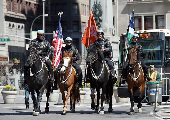 Miembros de la Unidad Montada del NYPD se unieron al desfile.
