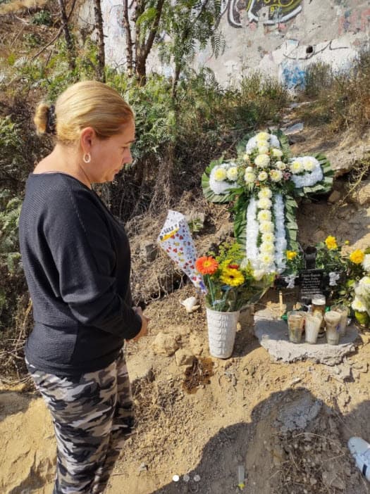 "Mamita, sabes que si él hubiera podido
<b>te evita este dolor </b>con el que ya vives y con el que morirás tú y papá", escribió la joven en Instagram.
<br>