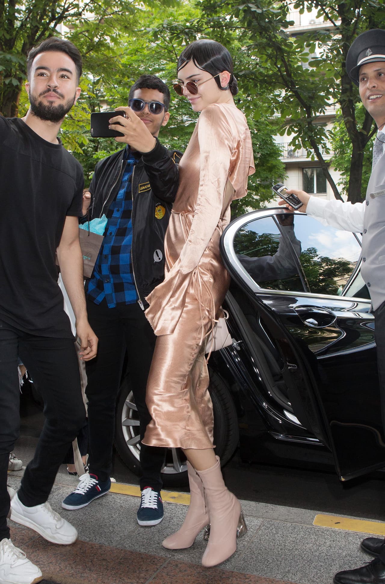 Así hasta quiso tomarse fotos con sus fans.