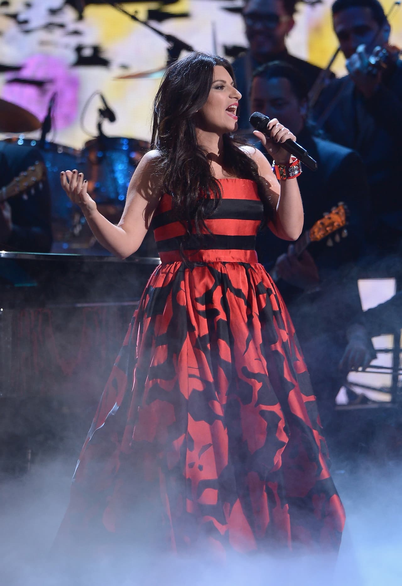 5.- Fue escrita por Jovannotti. Este cantante que se destacara en la década de los 90, no ha parado su carrera y el tema 'Enamorada' lo hizo especialmente para Laura.