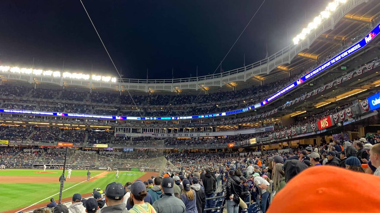 "Al momento de entrar al estadio uno de los policías me dijo que me quitara la camisa y que regresara a Houston. Yo lo tomé como un chiste, pero realmente él estaba hablando en serio”, dijo Arcía.