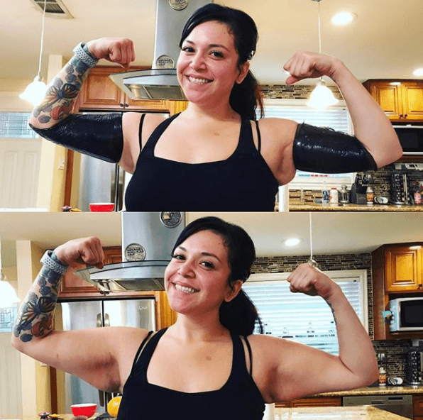 Asimismo, la hija de 'La Diva de la Banda' reveló con esta imagen que siempre se ha sentido acomplejada de sus brazos y como parte de su rutina de entrenamiento, utiliza un tratamiento de envoltura para reducir y tonificar esta zona de su cuerpo.