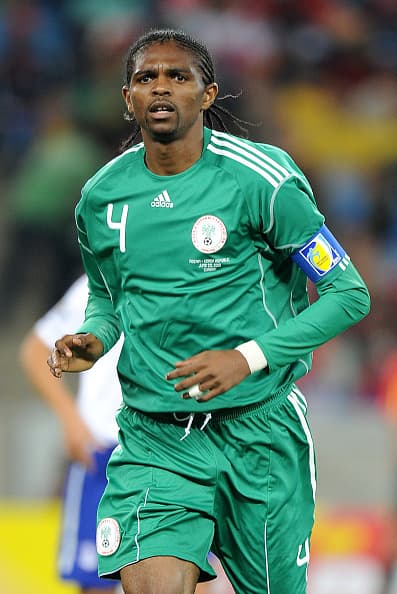 Nwankwo Kanu padeció una insuficiencia cardíaca debida a una malformación detectada y tratada a tiempo, eso le salvó la vida.