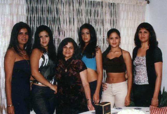 Carolina Ramírez cautiva con su carisma y encanta con su sonrisa cada mañana en Despierta America. A ella le encanta lucir bien y el ejercicio es una rutina en sus días.