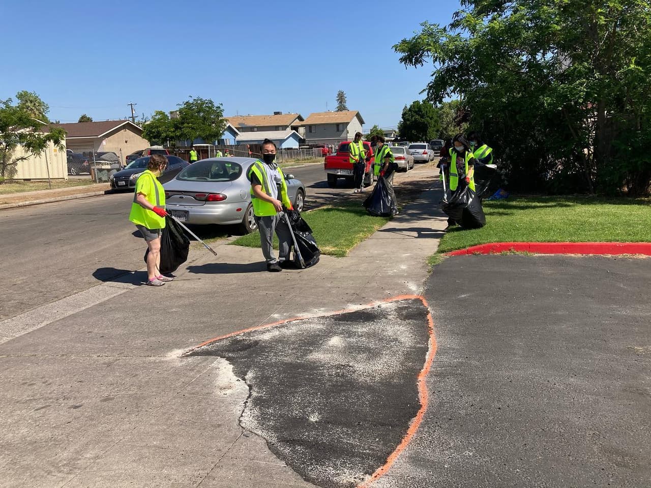 El compromiso de los 68 voluntarios se suma al esfuerzo de la ciudad de trabajar en aceras, mejorar señaléticas y otros actos que apuntan a embellecer el área.