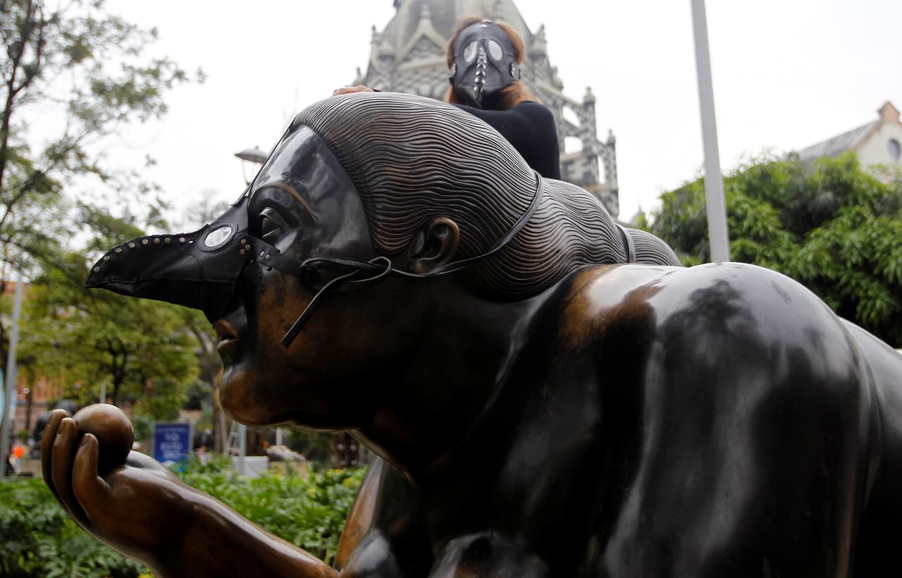 "La gente está muy preocupada por la calidad del aire, está cansada de respirar hollín. Este es un problema de salud pública", dijo Diego Zapata, de Aire Medellín y del Movimiento Ciudadanos por el Aire, a Efe. (Fredy Builes/Reuters)