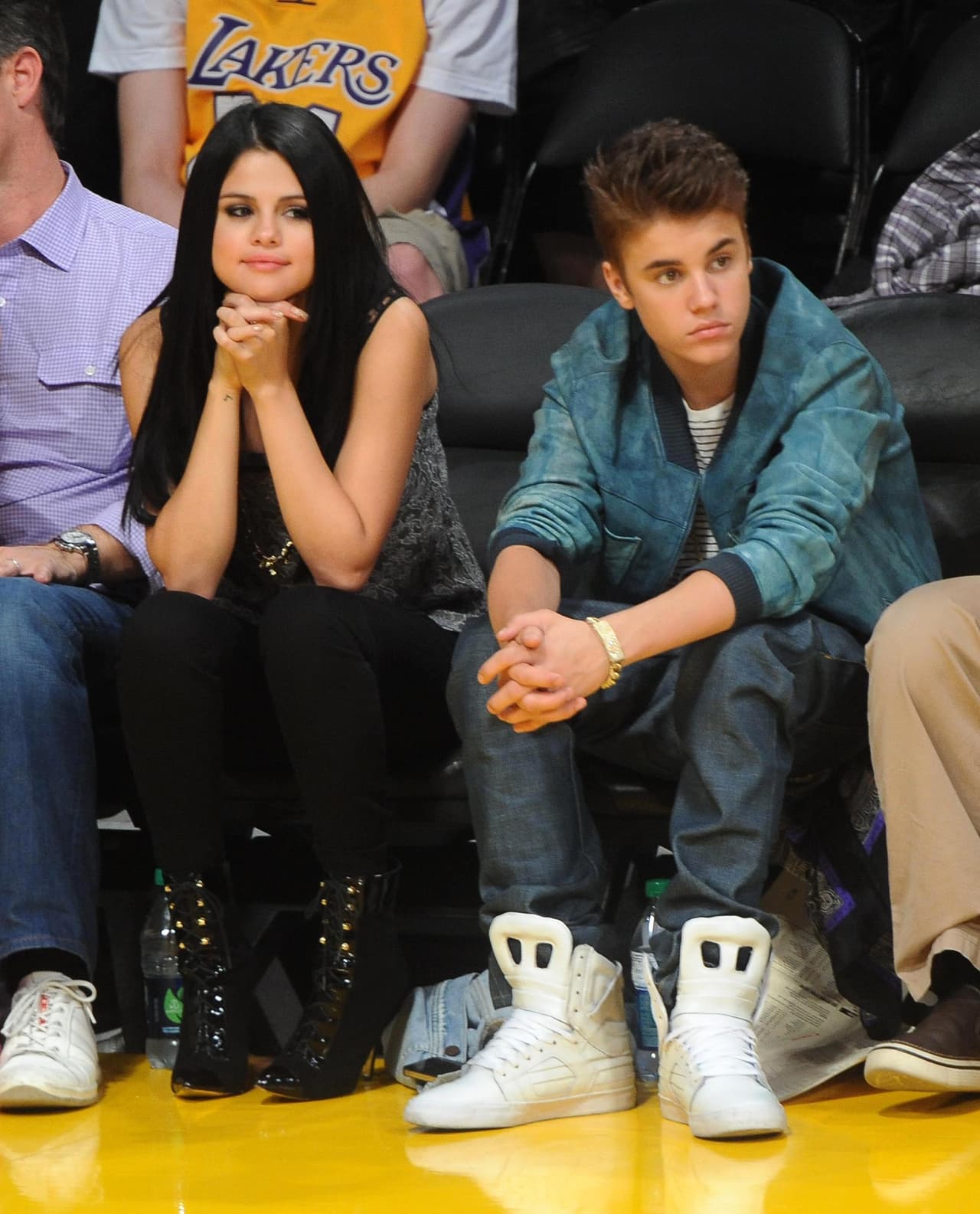 En noviembre de 2012 fue la primera vez que Justin se separó de Selena. Problemas entre sus itinerarios, falta de confianza y su inexperiencia, fueron algunas de las causas del incidente, según reportes.