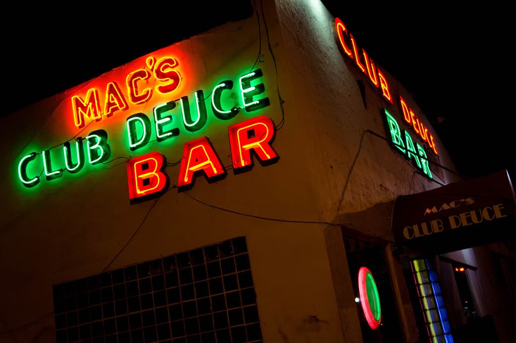 Esta es la historia de Mac’s Club Deuce el bar que después del Huracán Andrew tuvo que desocupar la policía