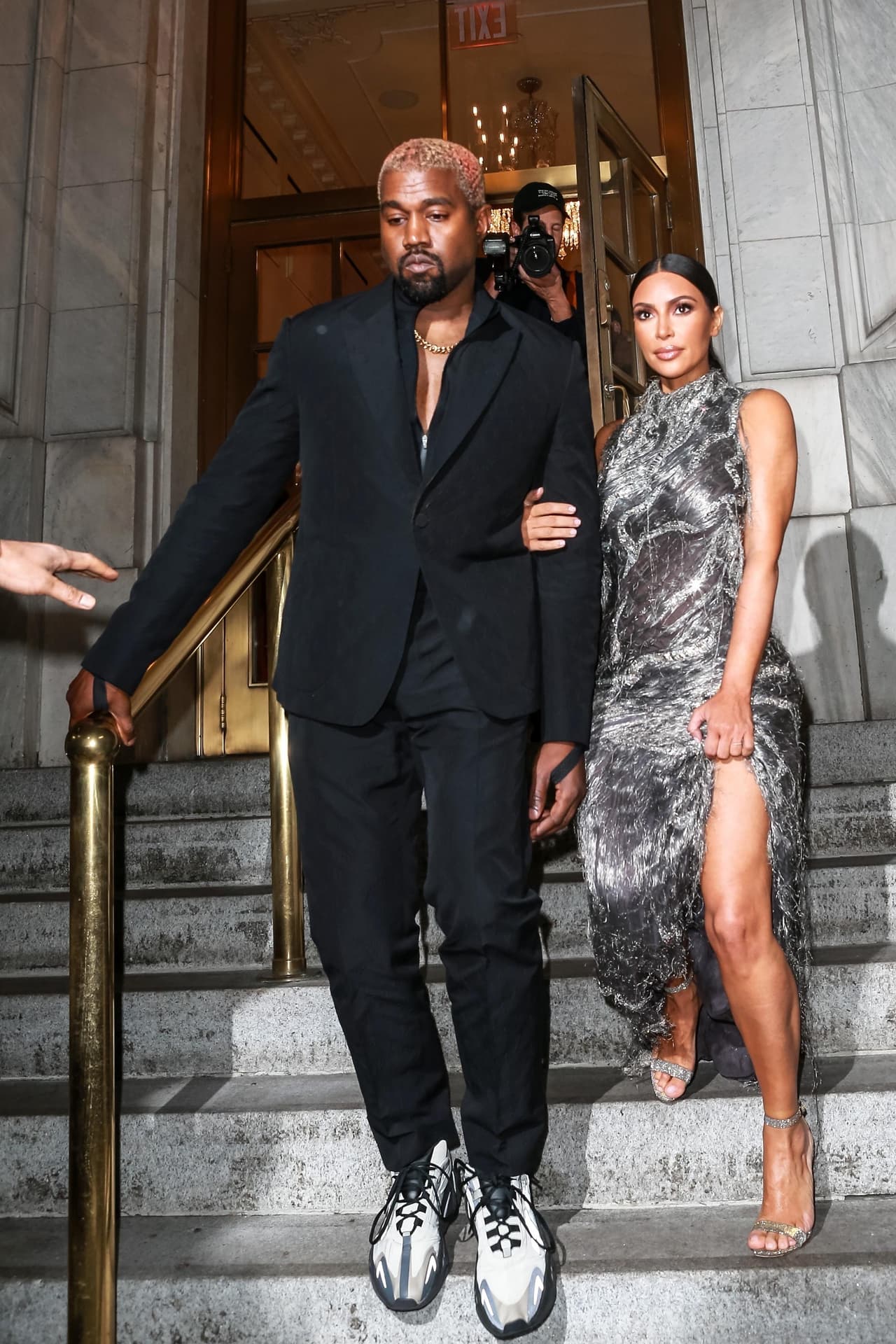 Cabe señalar que
<b><a href="https://www.univision.com/shows/sal-y-pimienta/kim-y-kanye-no-descuidan-su-amor-fotos"> Kim Kardashian y Kanye West </a></b>tenían planeado salir del teatro durante el intermedio, pero les gustó tanto que decidieron permanecer hasta el final.