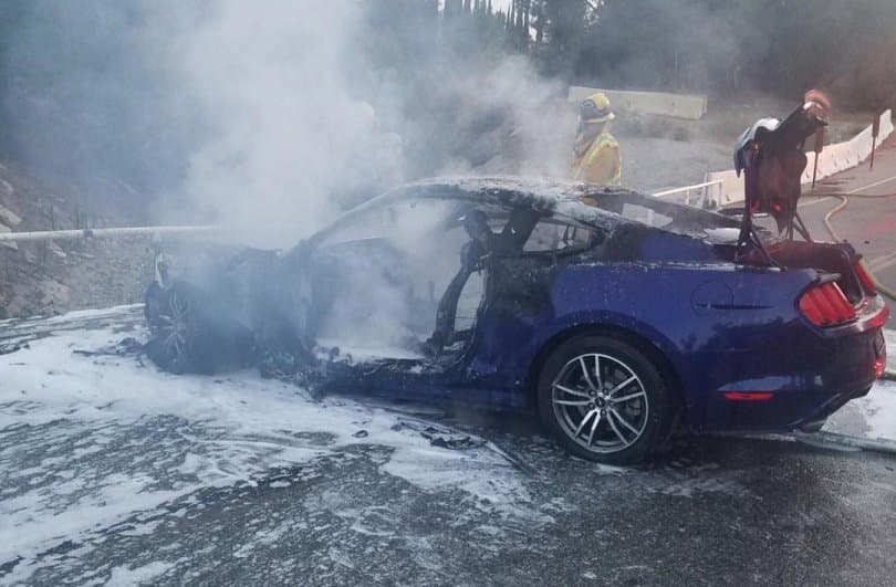 "Gracias por salvar mi vida", dice mujer al héroe que la sacó del auto en llamas