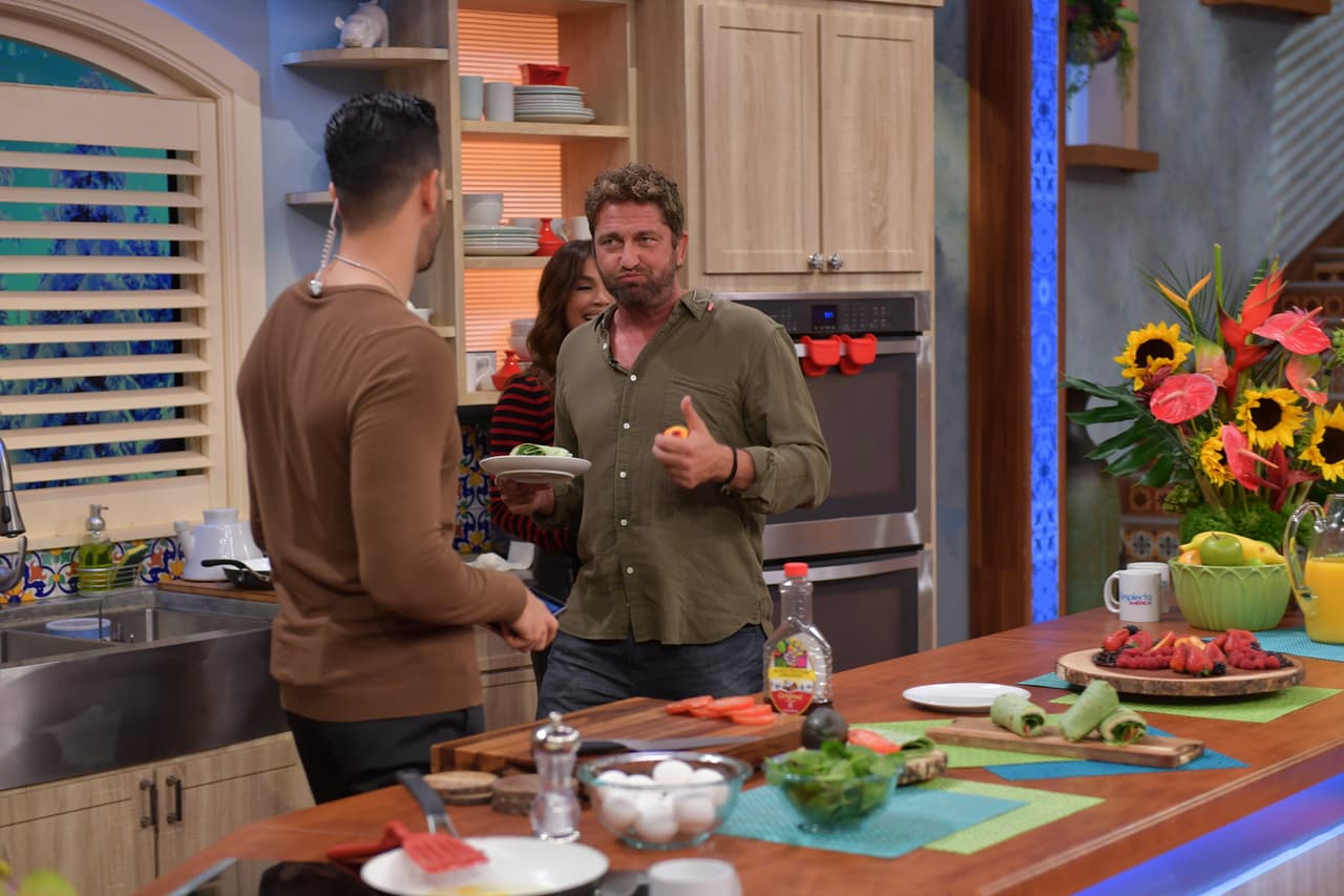 El actor parecía estar muy hambriento, y no dejaba de comer todo lo que encontraba a su paso.