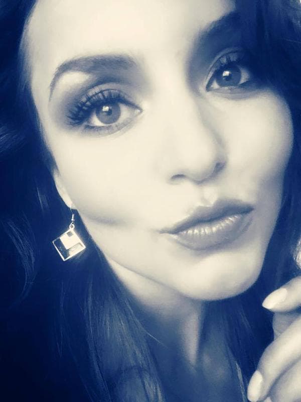 "Paso a dejarles besos. Que tengan excelente inicio de semana!!" publicó también en estos días.