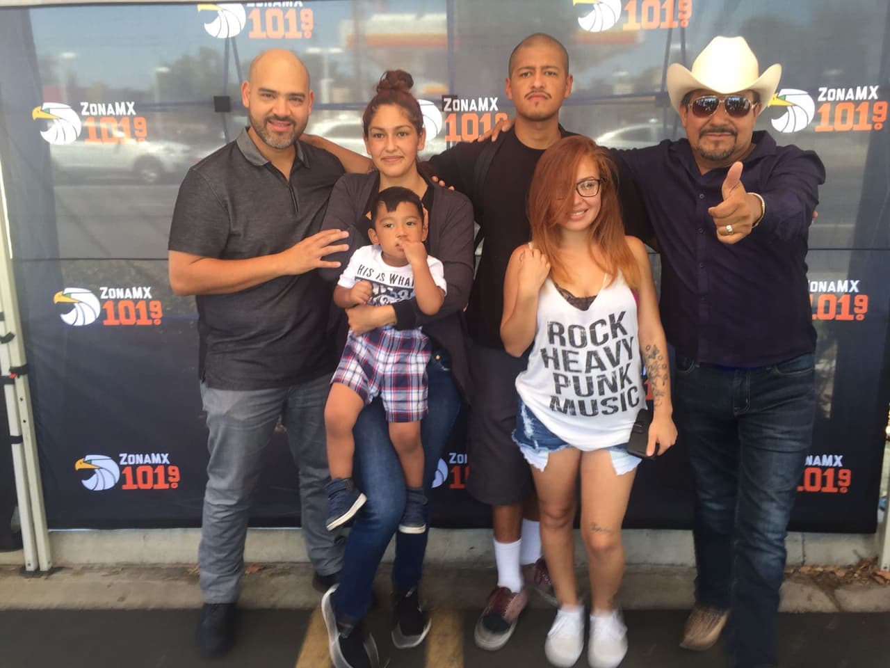 'El Bueno, La Mala y El Feo' no dejan de premiar a los niños en el regreso a clases.