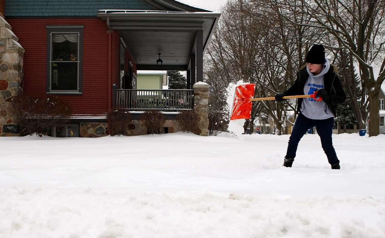 Dos niñas fueron sepultados bajo la nieve en Arlington Heights. Una falleció, la otra sobrevivió