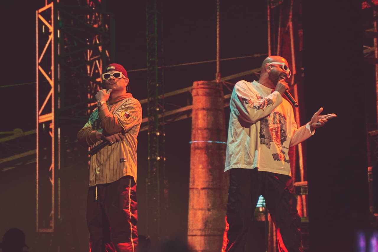 Los puertoriqueños Jowell & Randy están en casa así que ensayan muy duro para dar todo en el escenario.