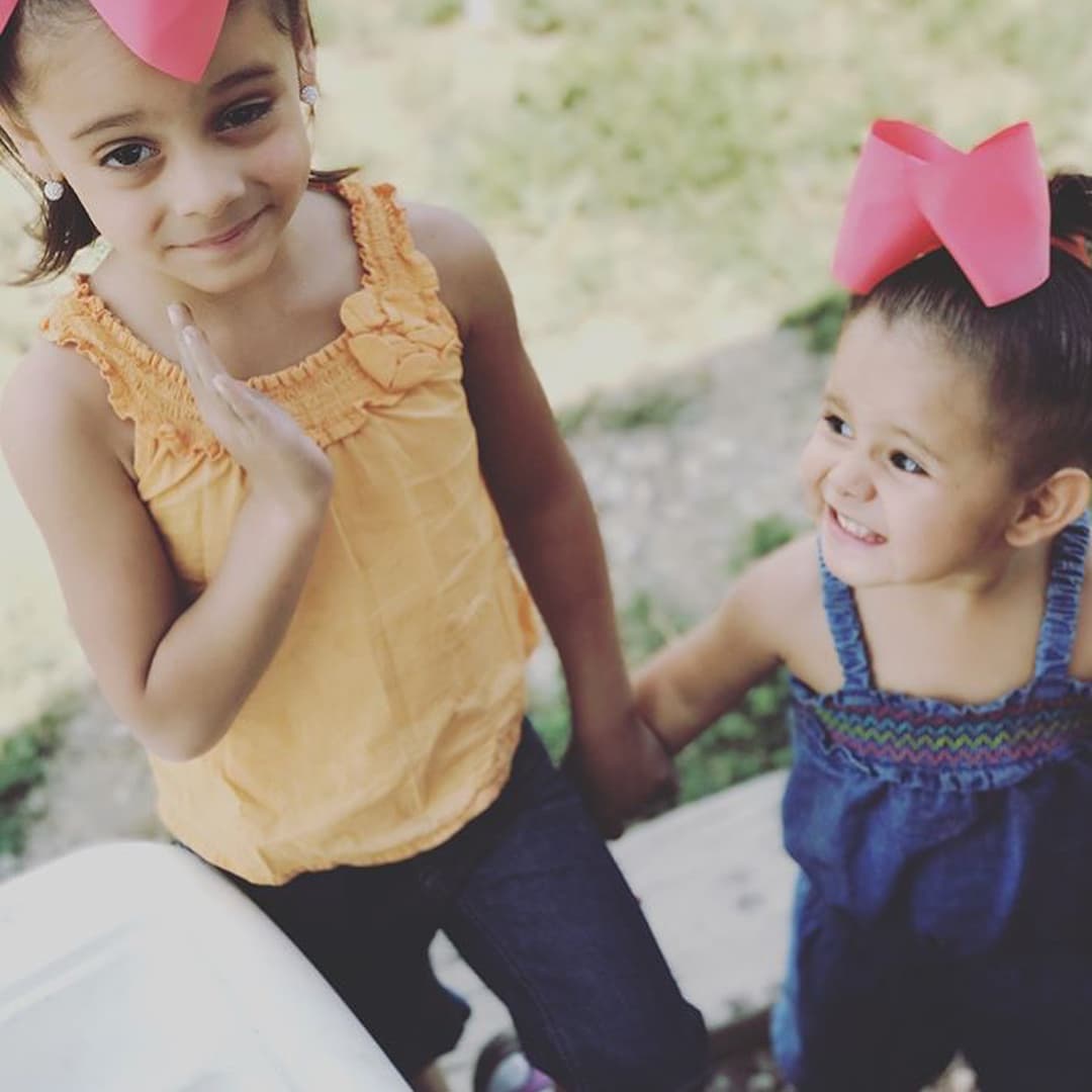 Ellas son London y Sidney, las hijas de
<b>Allison. </b>Muchos de sus seguidores opinan que ambas niñas son el vivo retrato de
<b>Lozz.</b>