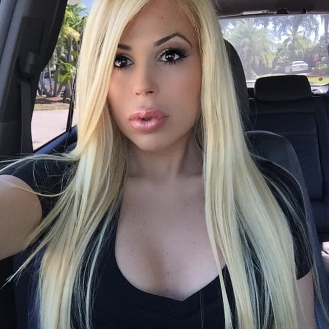 Se ha hecho llamar la "Paris Hilton latina".