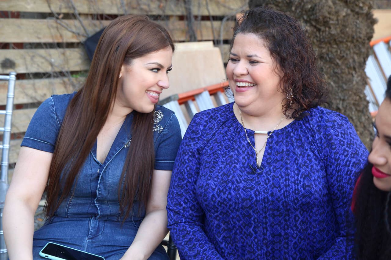 Durante su tiempo libre, Olivia es maestra voluntaria.