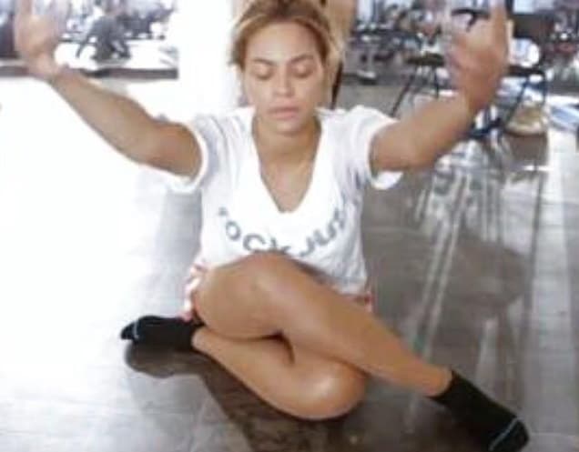 No cabe duda, 'Queen B.' tiene muchos talentos y siempre que puede lo demuestra con estas selfies.