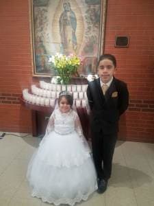 En abril Laisha Márquez hizo su primera comunión.