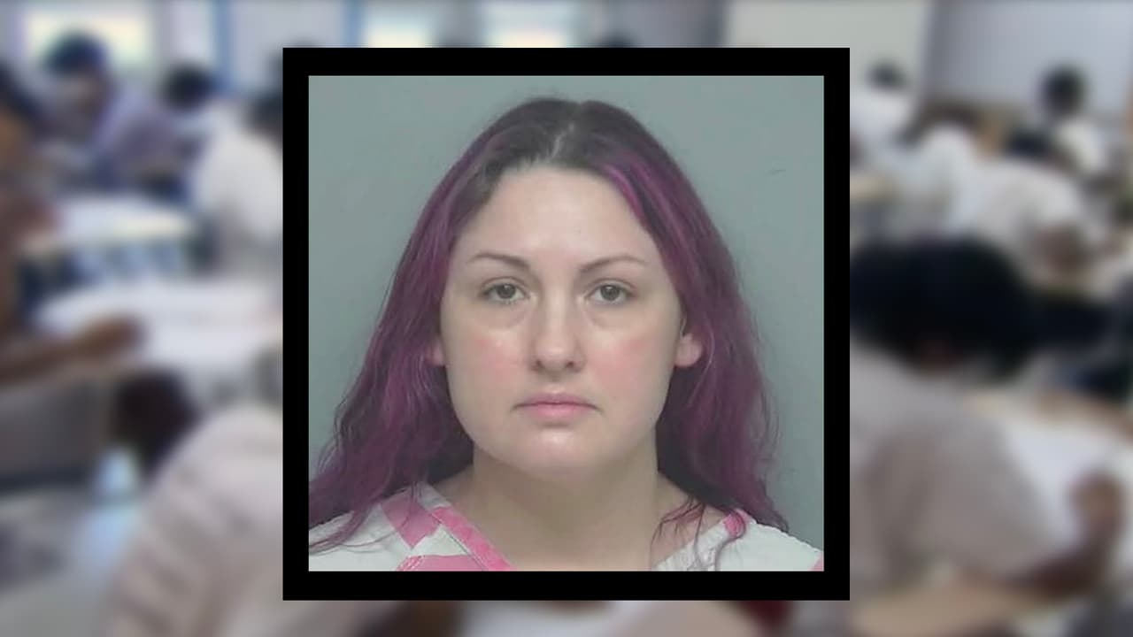 Condenan a 10 años de prisión a una exmaestra de Texas por tener relaciones sexuales con un estudiante