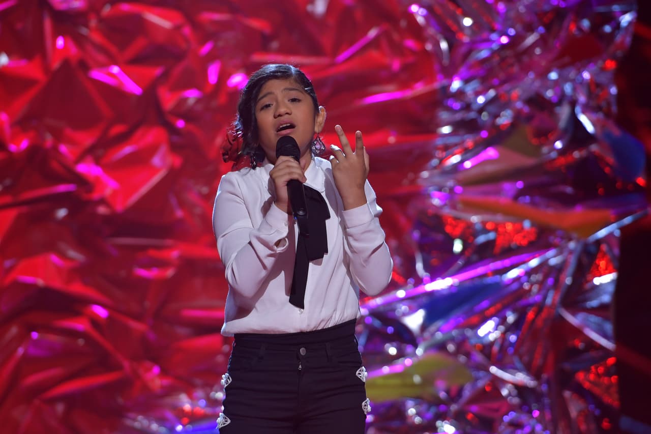 Sharon le dio su estilo mexicano a la canción 'Duele el corazón'. 
<b><a href="http://www.univision.com/shows/pequenos-gigantes/sharon-hizo-un-presentacion-muy-especial-de-duele-el-corazon-video">Aquí puedes volverla a ver.</a></b>