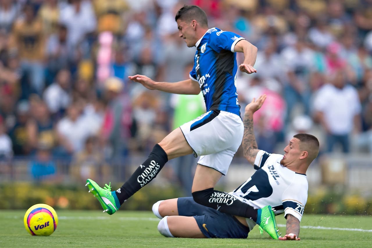 Pumas no encontraba los espacios, mientras que Querétaro se afianzaba en el terreno de juego.