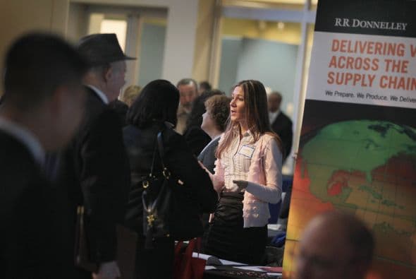 Schmiegel destacó que el desempleo es un problema especialmente difícil que ha afectado a más de 40 mil veteranos en Illinois y millones en todo Estados Unidos.