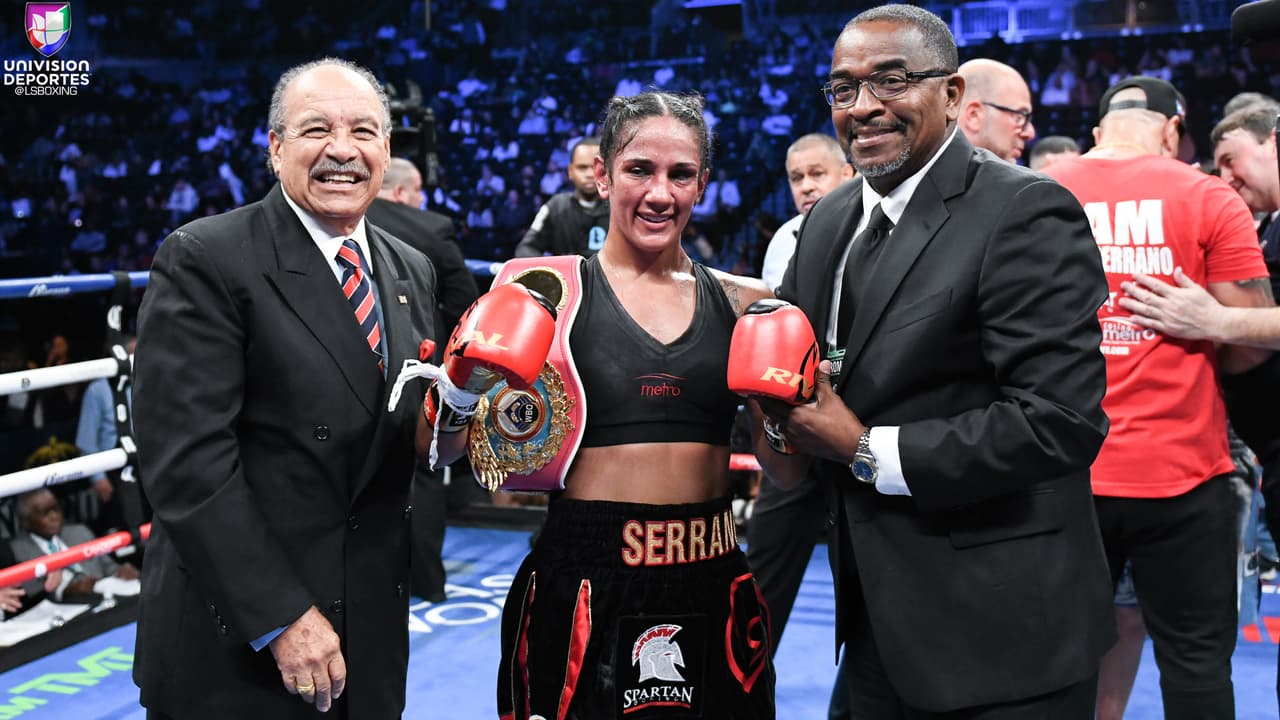 La puertorriqueña Amanda Serrano hizo historia en Nueva York al convertirse en la primera boxeadora en ganar campeonatos mundiales en seis divisiones diferentes. El récord lo estableció ante Yamila Reynoso, a quien derrotó por decisión unánime.