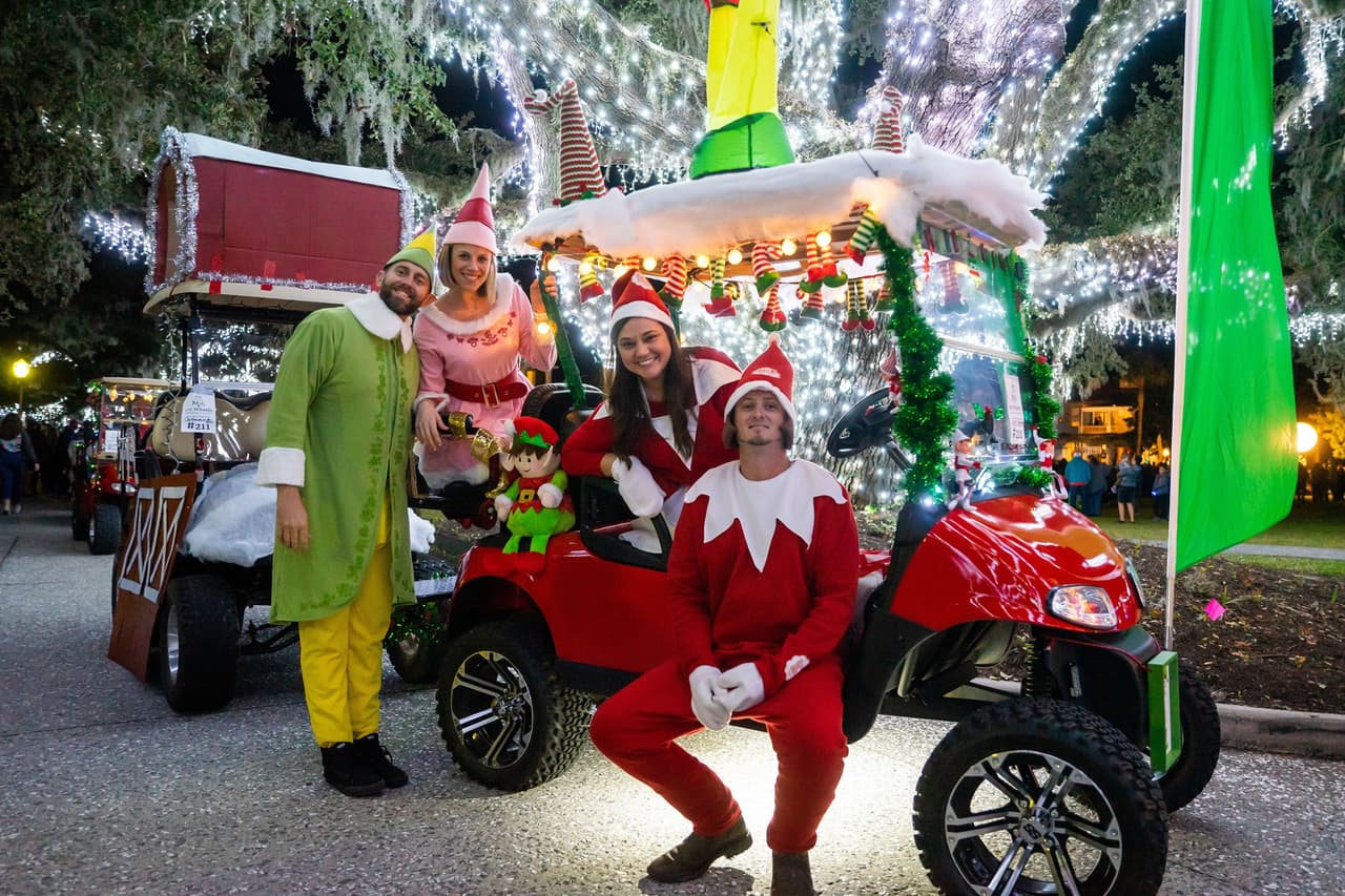 Compre boletos en línea para los recorridos guiados en tranvía que se realizan en noches seleccionadas. ¡Los pasajeros del tranvía disfrutarán de bebidas festivas, música y un recuerdo único del tour!.