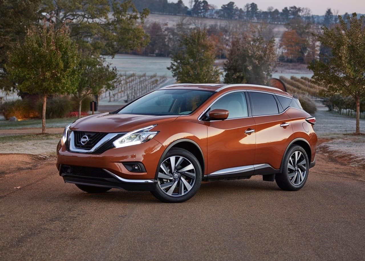 <b>SUV mediana:</b> 
<b><a href="http://www.univision.com/noticias/nissan/la-nissan-murano-trata-de-reinventar-la-rueda-otra-vez">Nissan Murano</a></b>
<br>
<br>La estilizada crossover de Nissan contará por siempre con el crédito de haber sido el vehículo que inició la fiebre de las camionetas basadas en carrocerías de automóviles de pasajeros. SU estilizada tercera generación una de las camionetas más atractivas e interesantes del mercado y con solo verla se entiende la fascinación que causa sobre sus dueños.
<br>
<br>Finalistas:
<br>- Dodge Durango
<br>- Subaru Outback