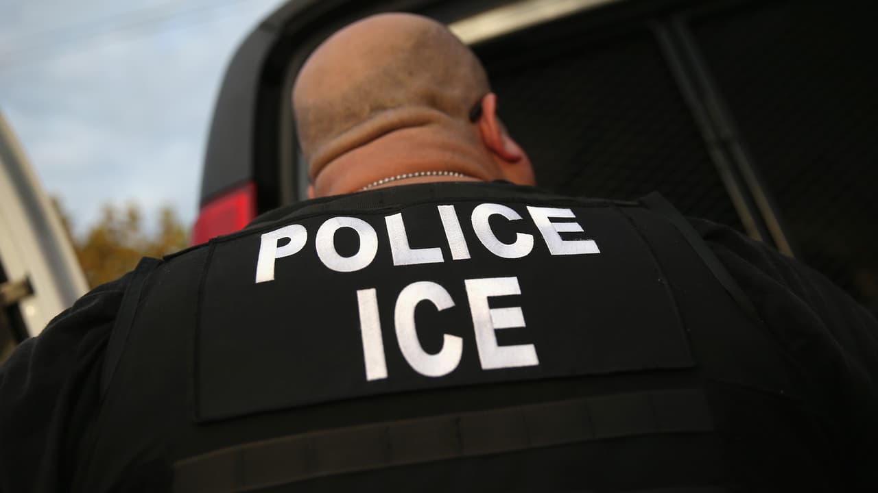 Un hombre que iba a ser deportado se escapó de agentes de ICE en O'Hare en un taxi