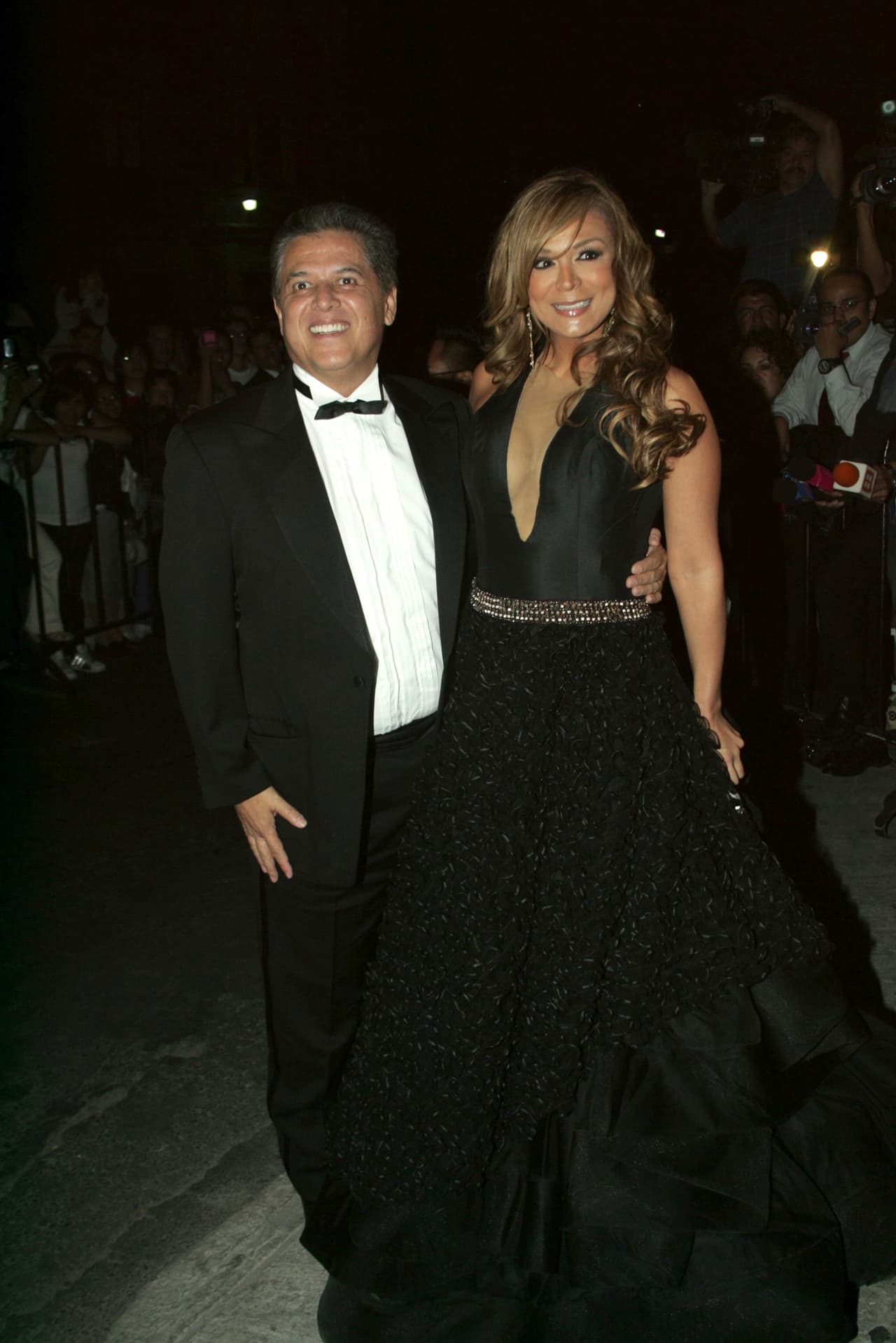 Luego de la muerte de Stanley, Bezares consideró que no lo dejaron guardarle luto a su amigo debido a que él fue detenido por las autoridades justo un mes después de que falleciera Paco.