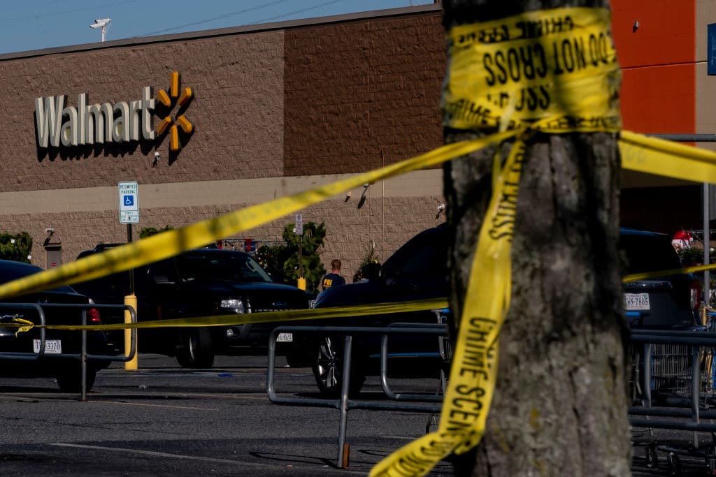 El autor del tiroteo en un Walmart de Virginia compró el arma ese mismo día y dejó una "nota de muerte"