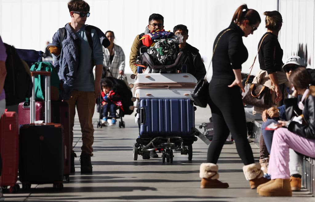 Relanzan promoción de vuelos a $25 para jóvenes: mira si eres elegible y cómo puedes aplicar