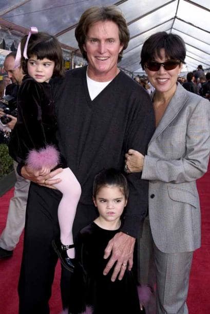 Su segundo matrimonio, con Bruce Jenner en abril de 1991 trajo a su vida dos niñas más Kendall y Kylie.