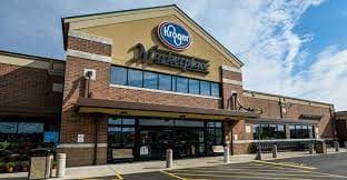 Kroger, que opera Food 4 Less, Foods Co, Ralphs, Harris Teeter, King Soopers, Kroger, Mariano's y otros, dijo que sigue exigiendo que todos en sus tiendas usen máscaras. "Además, seguimos alentando a todos a practicar el distanciamiento social y lavarse las manos con frecuencia, así como a considerar el uso de comestibles sin contacto", dijo la compañía en un comunicado.