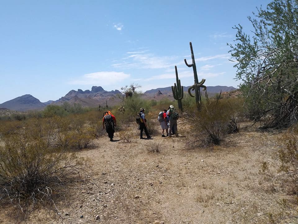 Buscaban el cuerpo de un migrante desaparecido y encontrados dos que buscaban ayuda.