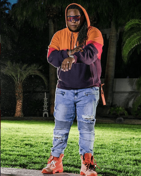 <b>Lennox</b>: su nombre real es
<b>Gabriel Pizarro</b> y nació el 10 de diciembre de 1980, en Carolina, Puerto Rico. Comenzó su carrea en el 2000 y hace parte del dúo junto a Zion.
<br>