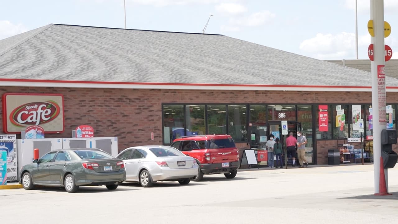 Speedy Café Speedway, en el 885 East Touhy Avenue en Des Plaines, es la tienda que vendió el boleto ganador y que recibirá un bono de 500,000 dólares.