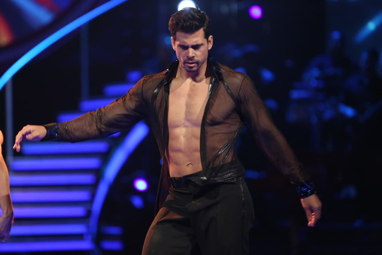 En esa ocasión, Laura Pausini interpretó en el escenario el tema 'Víveme', con el que bailó Pedro Moreno.