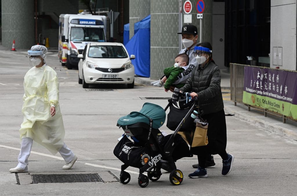<b>Shots (vacunas)</b>
<br>Seguirán siendo la ‘mejor arma’ contra las hospitalizaciones. Según el Depto. de Salud Pública de California, una persona no vacunada tiene seis veces más probabilidad de contraer el covid-19.