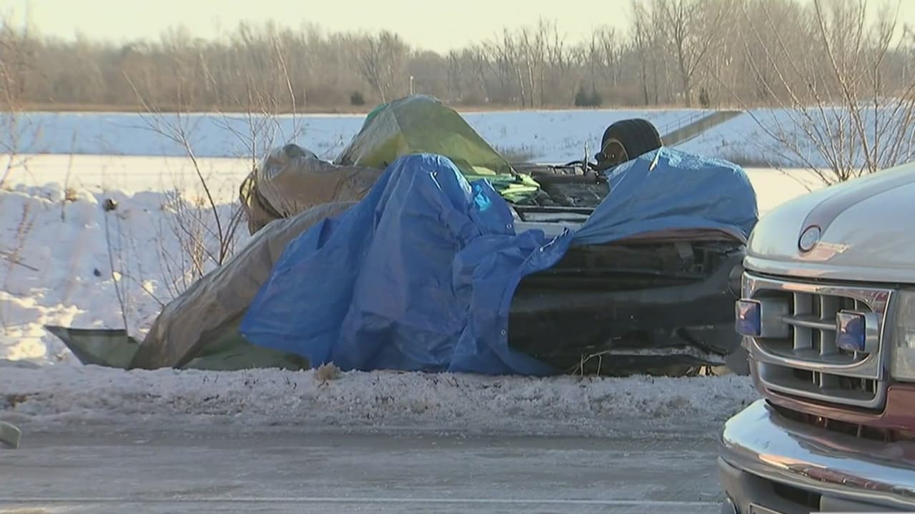 Identifican a la persona que sacaron de un vehículo que cayó en una laguna en Lynwood