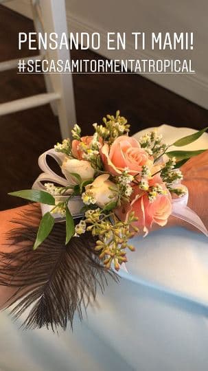 En sus historias de Instagram, la presentadora publicó imágenes inéditas de algunos detalles de este día único para su hija Gabriella, como fue el ramillete que Blondet portó en el evento.